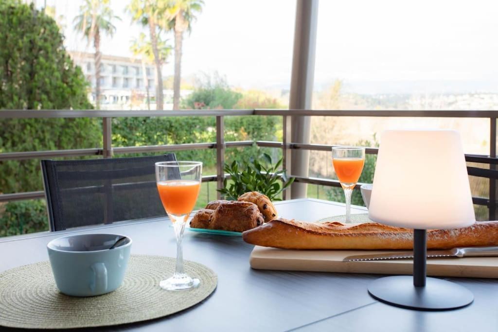 A7- 2 Bdr Sea & Mountain View - Ac, Parking, Pool & Terrace Daire Antibes Dış mekan fotoğraf
