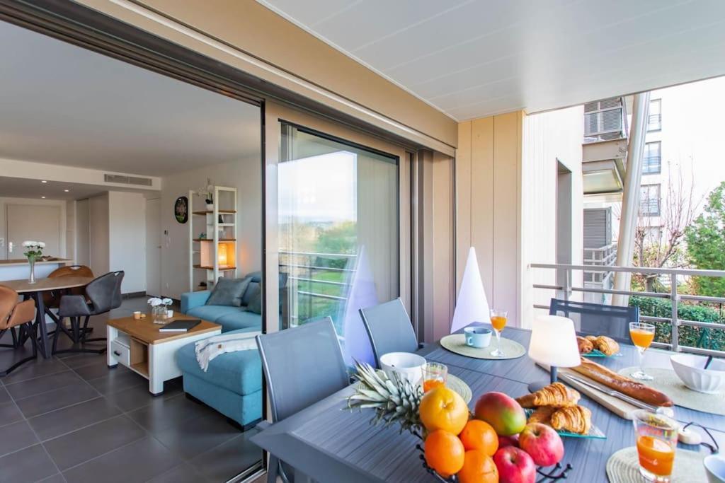 A7- 2 Bdr Sea & Mountain View - Ac, Parking, Pool & Terrace Daire Antibes Dış mekan fotoğraf