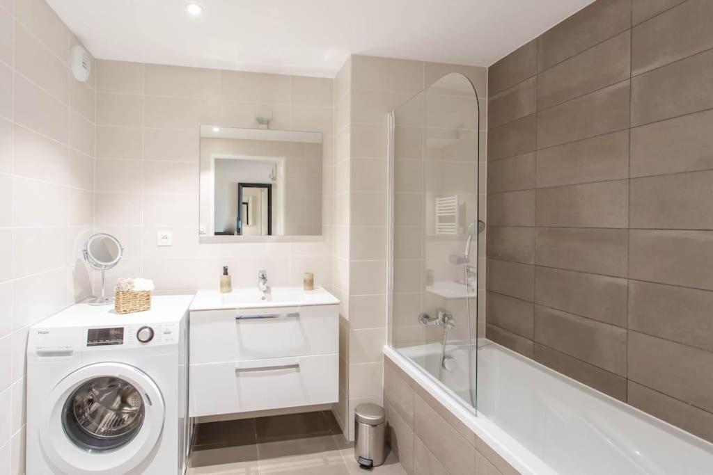 A7- 2 Bdr Sea & Mountain View - Ac, Parking, Pool & Terrace Daire Antibes Dış mekan fotoğraf