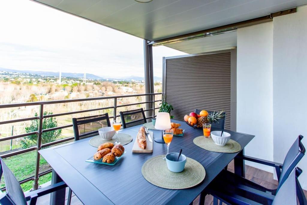 A7- 2 Bdr Sea & Mountain View - Ac, Parking, Pool & Terrace Daire Antibes Dış mekan fotoğraf